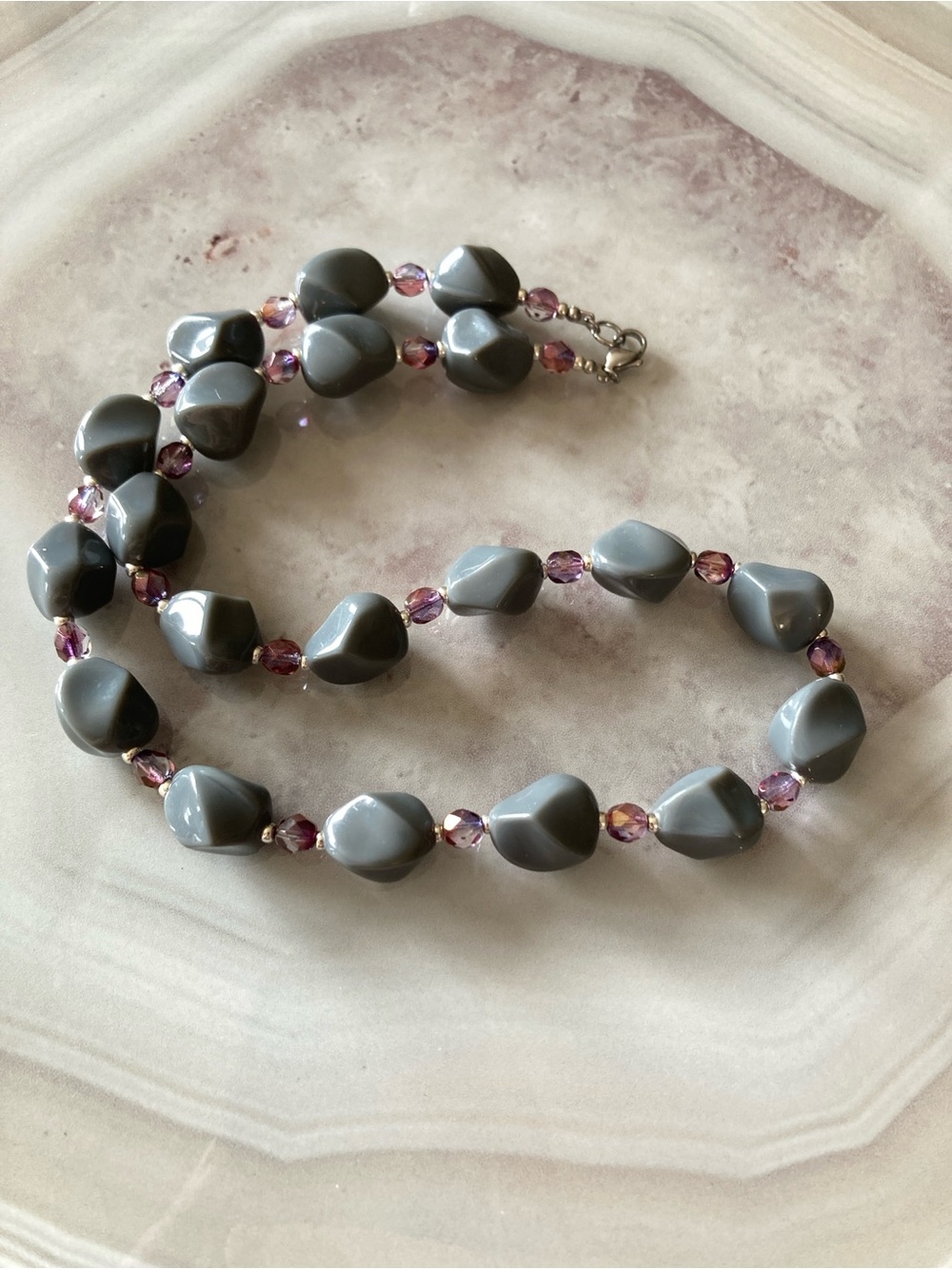 ✨Retro 80s Inspired Beaded Necklace with a classic twist - Picture 4 of 5